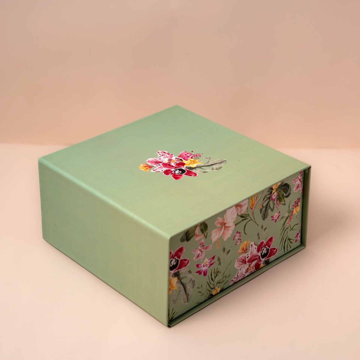 Botanical Sage Green Magnetic Box Main image