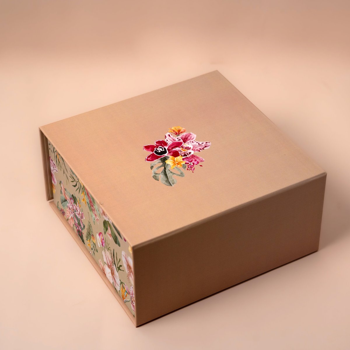 Botanical Almond Magnetic Box Main image