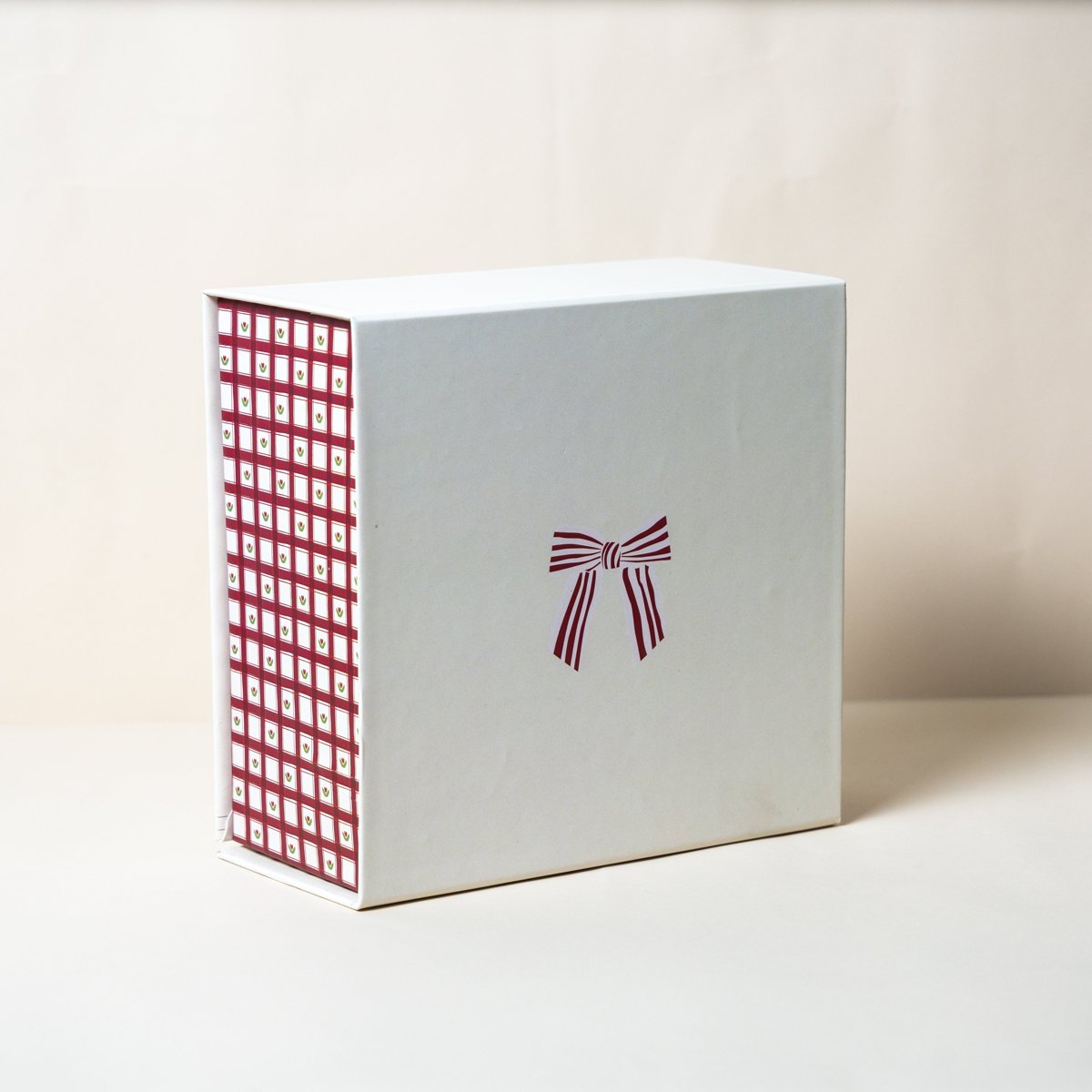 Christmas Bow Cream Magnetic Gift Box Main image
