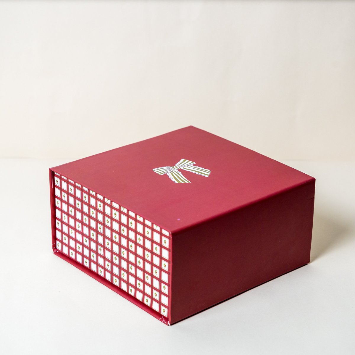 Christmas Bow Red Magnetic Gift Box Main image