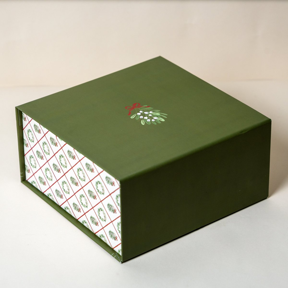 Mistletoe Green Magnetic Box Main image